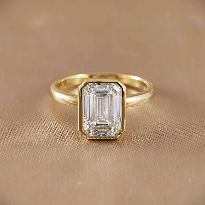 Emerald Lab Grown Diamond Engagement Ring in Bangkok | Sphere Diamond