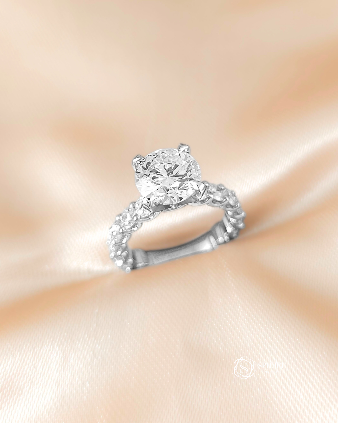 Aurora Round Brilliant Lab Grown Diamond U Pavé Engagement Ring | IGI Certified | Sphere Diamond Bangkok