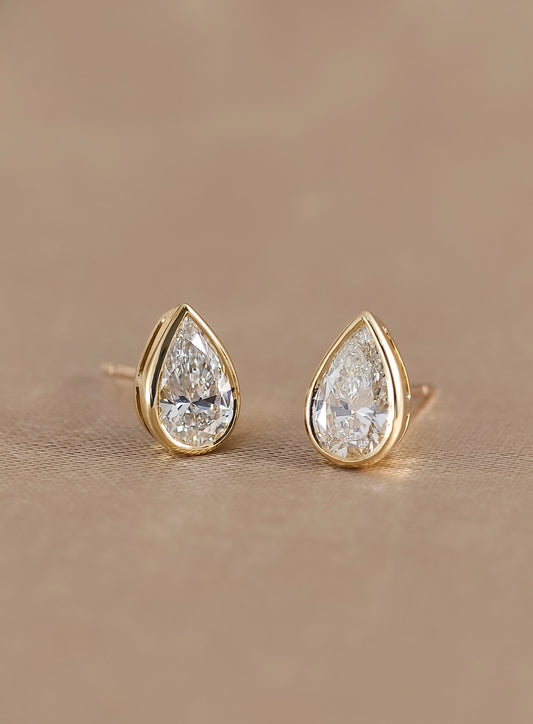Lumière Pear Bezel Stud Earrings