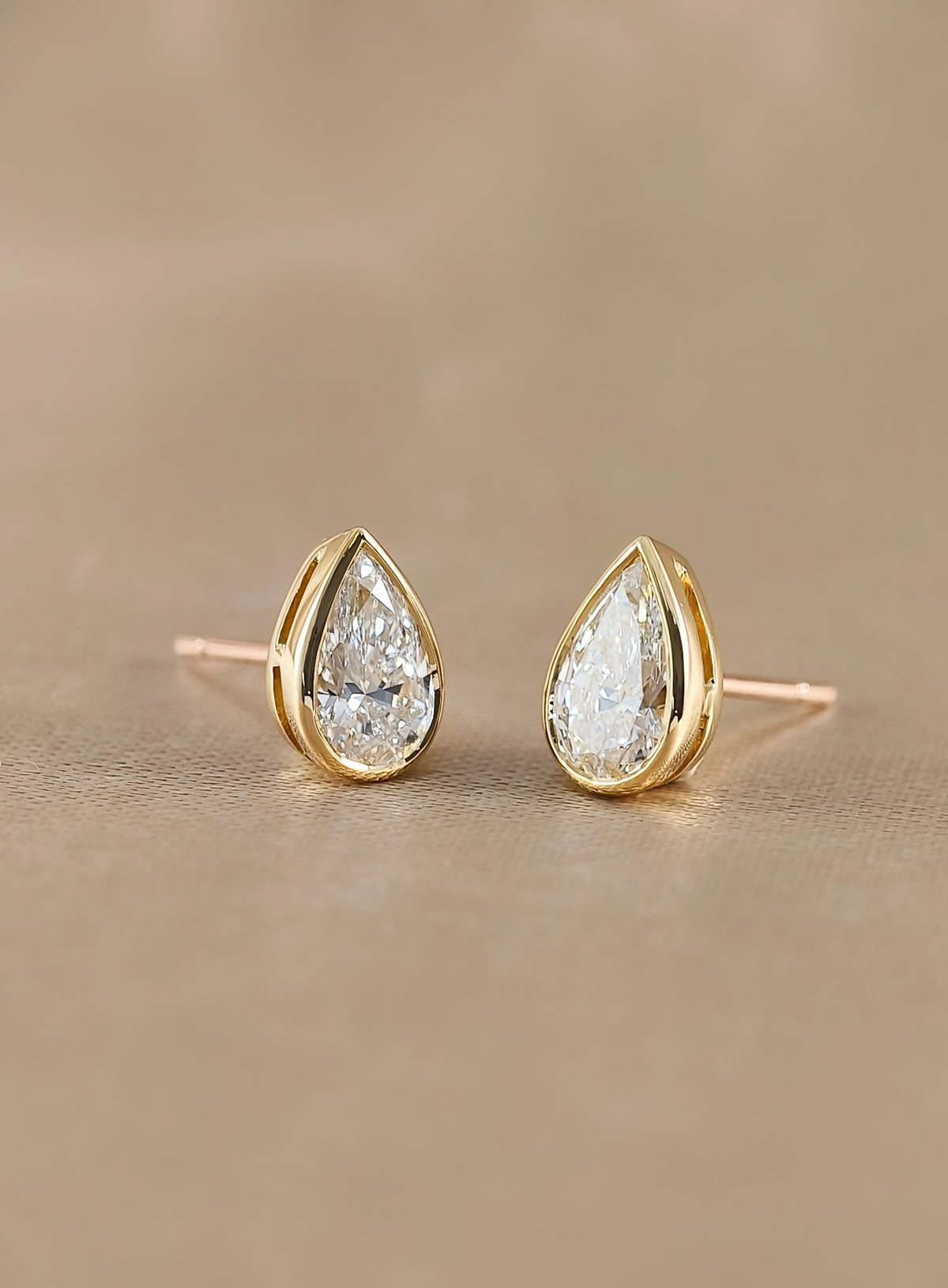 Lumière Pear Bezel Stud Earrings