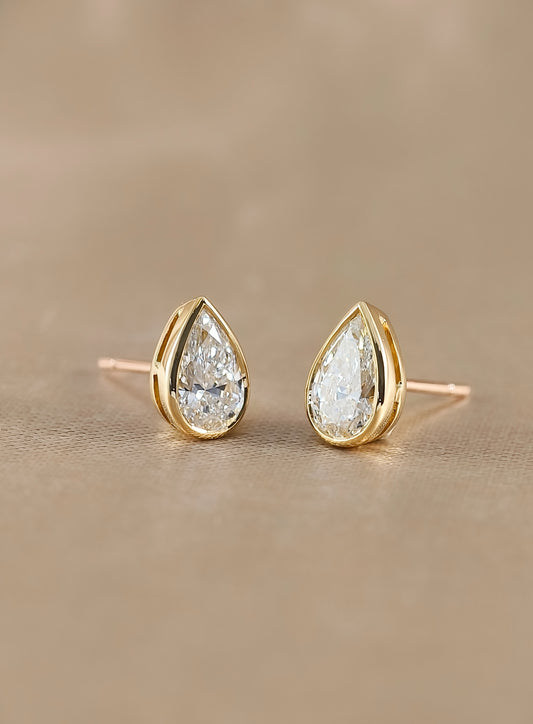 Lumière Pear Bezel Stud Earrings