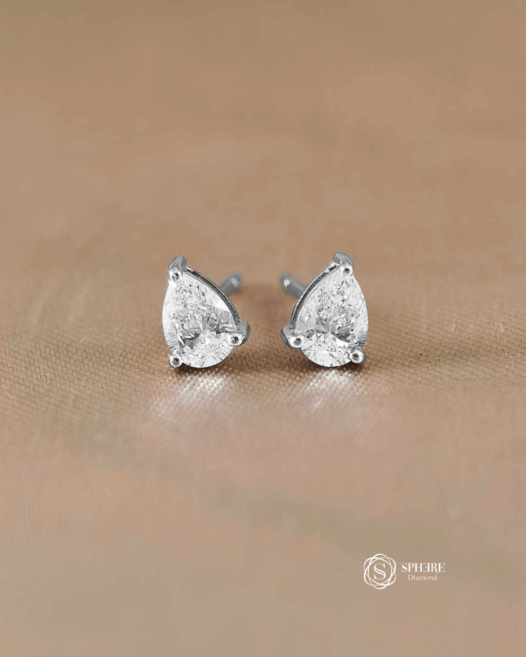 Pear Diamond stud earring