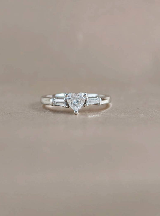 Étoile Amore Heart Shape Lab Grown Diamond Engagement Ring with Diamond Accent Band | Sphere Diamond Bangkok Thailand