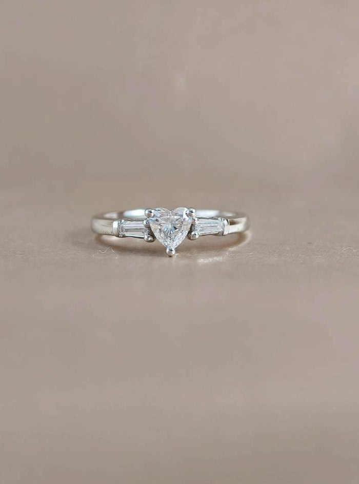 Étoile Amore Heart Shape Lab Grown Diamond Engagement Ring with Diamond Accent Band | Sphere Diamond Bangkok Thailand