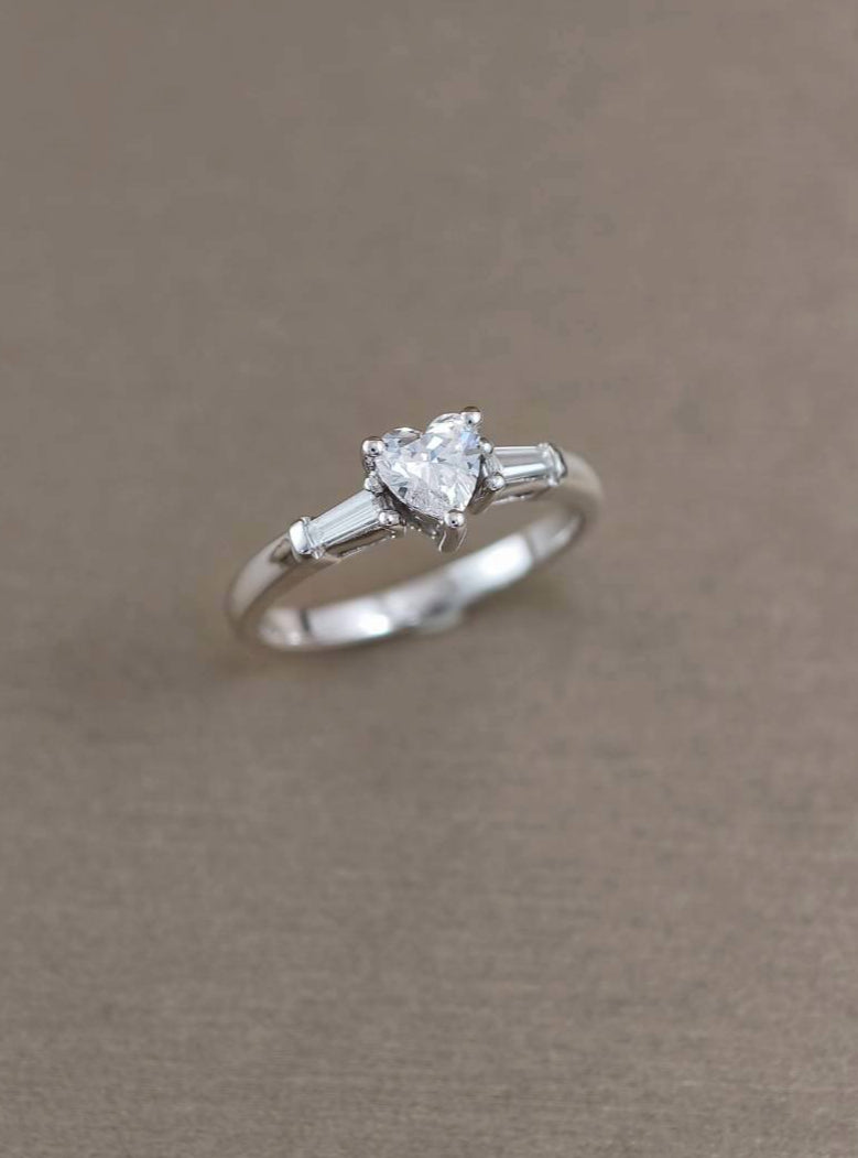 Étoile Amore Heart Shape Lab Grown Diamond Engagement Ring with Diamond Accent Band | Sphere Diamond Bangkok Thailand