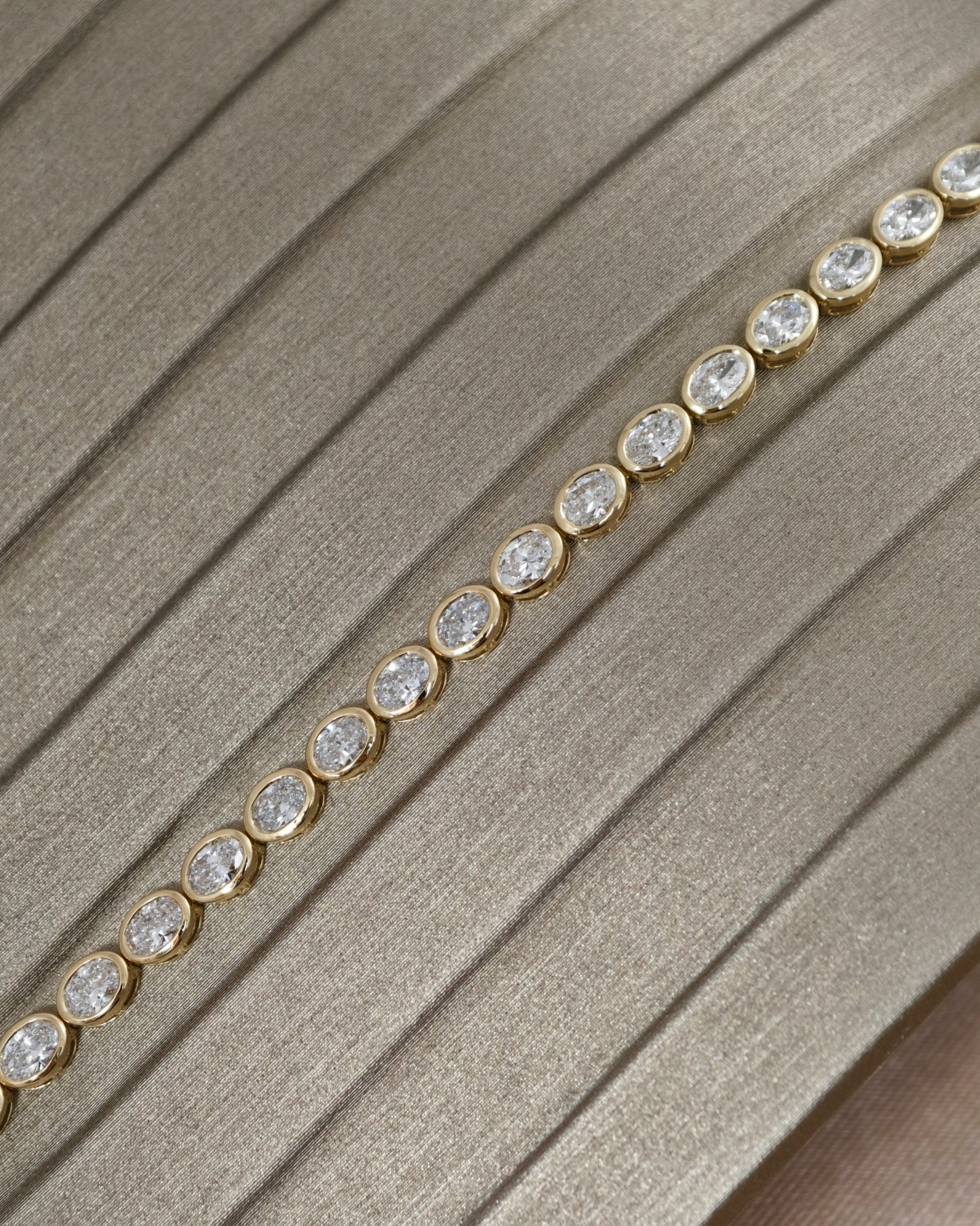 Oval bezel east-west setting labgrown Diamond