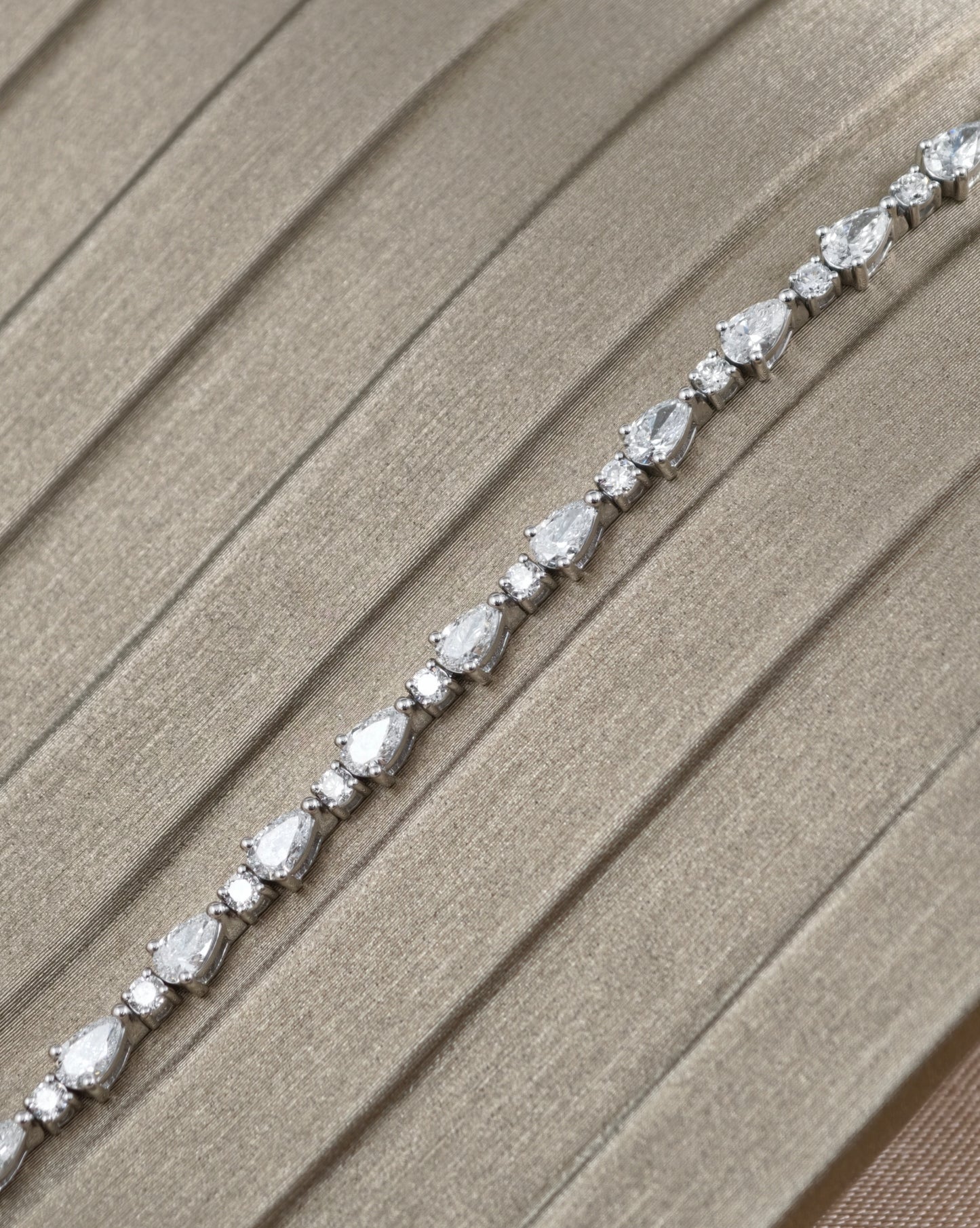 Pear and Round altinate lab grown Diamond Bracelet