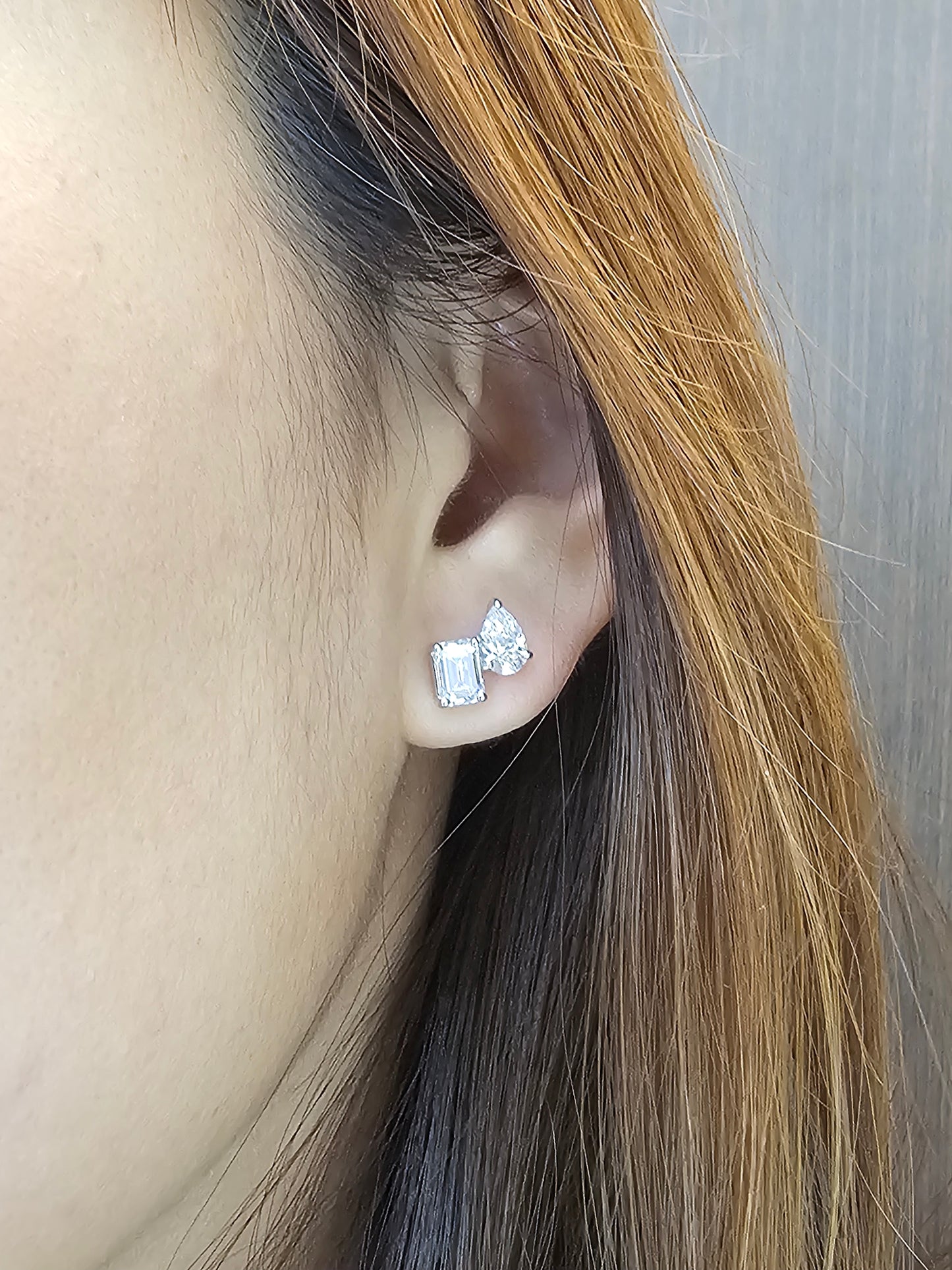 Close-up of Luna Toi et Moi Pear and Emerald lab grown diamond earrings with IGI Certified diamonds