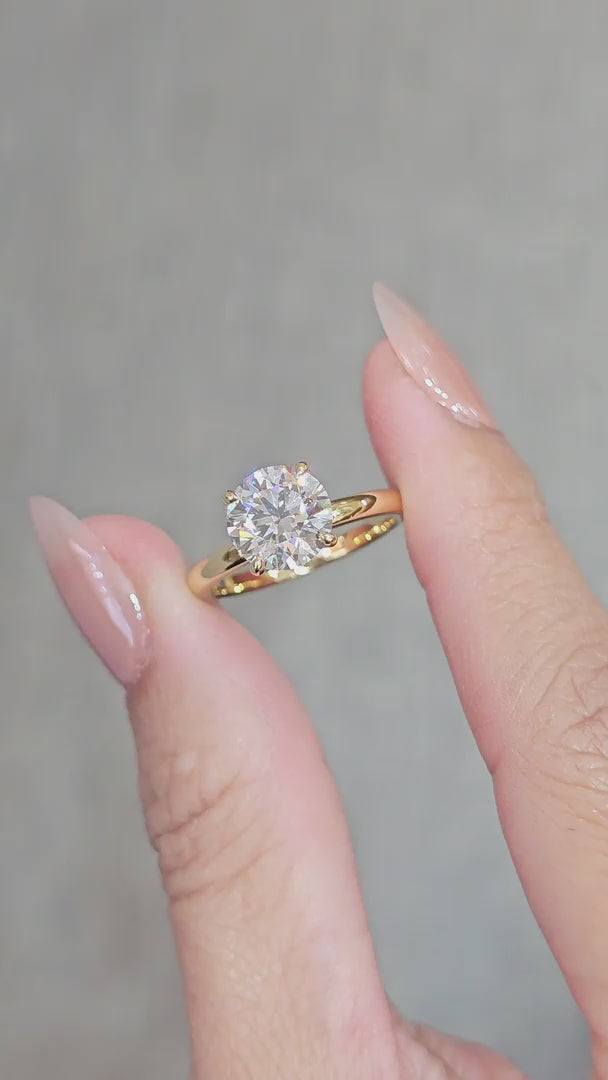 VDO ring round cut diamond lob grown yellow gold