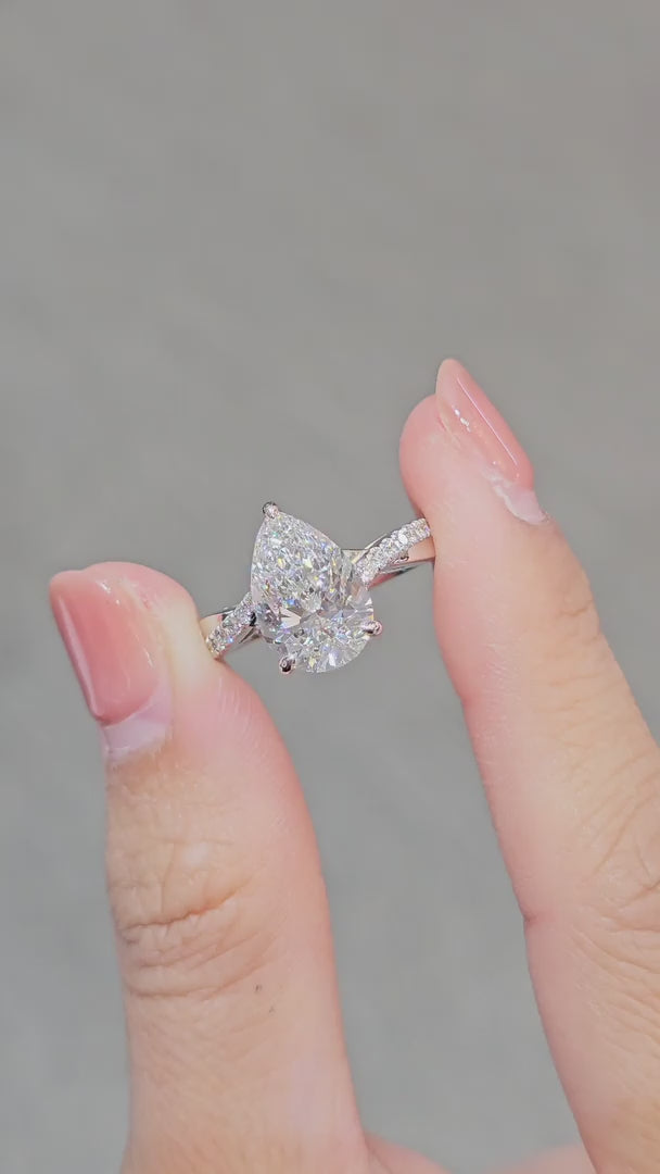 วีดีโอ แหวนแต่งงาน แหวนหมั้น เพชรแลปทรงหยดน้ำ ตัวเรือนทองคำขาว 18 K