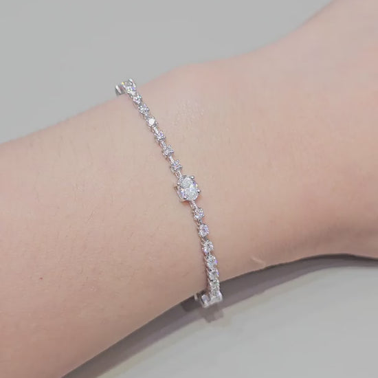 Étoile Oval and Round Lab Grown Diamond Tennis Bracelet on wrist