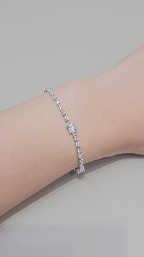 Étoile Oval and Round Lab Grown Diamond Tennis Bracelet on wrist