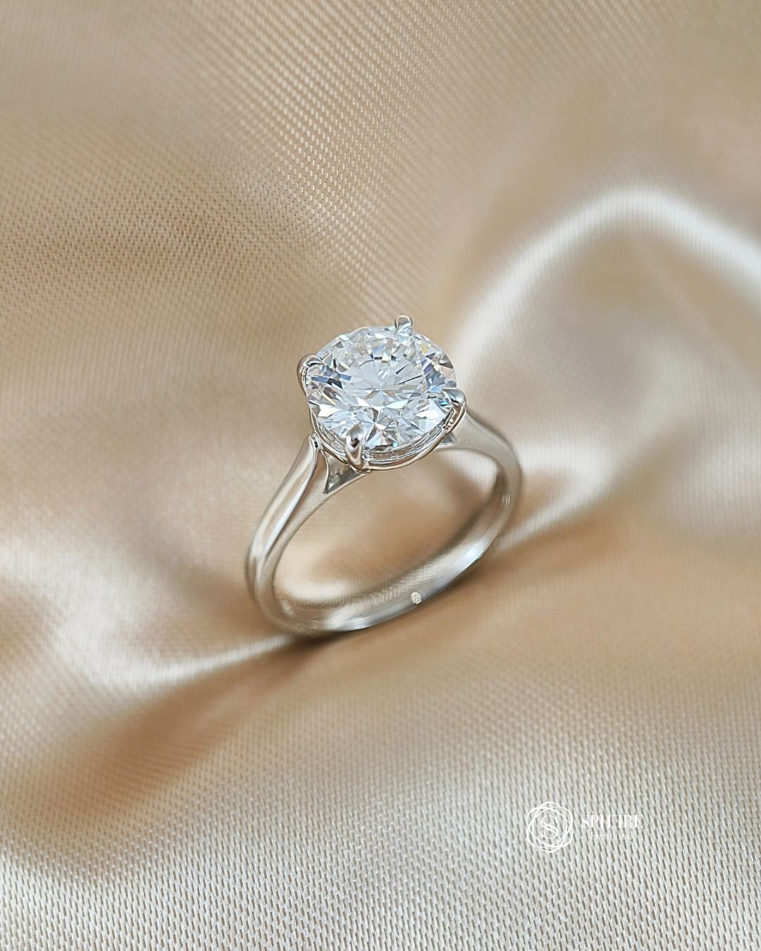 Luxury Cathedral Style Round Lab Grown Diamond Solitaire Engagement Ring | IGI Certified | Sphere Diamond Thailand