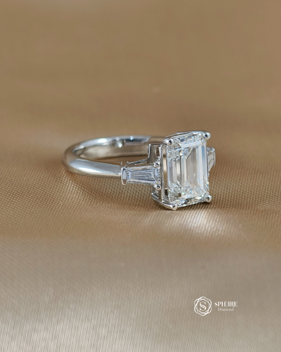 Seraphine Emerald Lab Grown Diamond Engagement Ring with Tapered Baguette Side Stones | IGI Certified | Sphere Diamond Bangkok