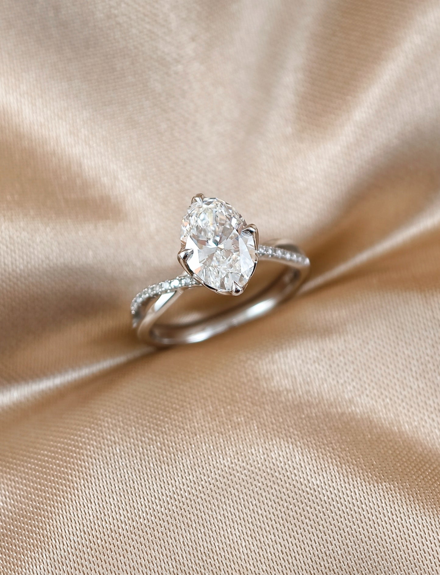 Étoile Fleur Tulip Lab Grown Diamond Engagement Ring| IGI Certified