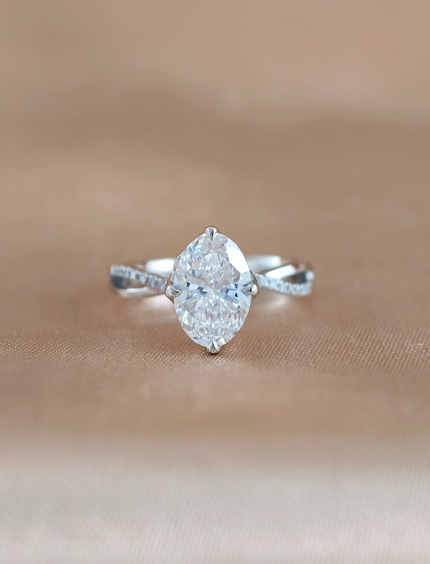 Étoile Fleur Tulip Lab Grown Diamond Engagement Ring| IGI Certified