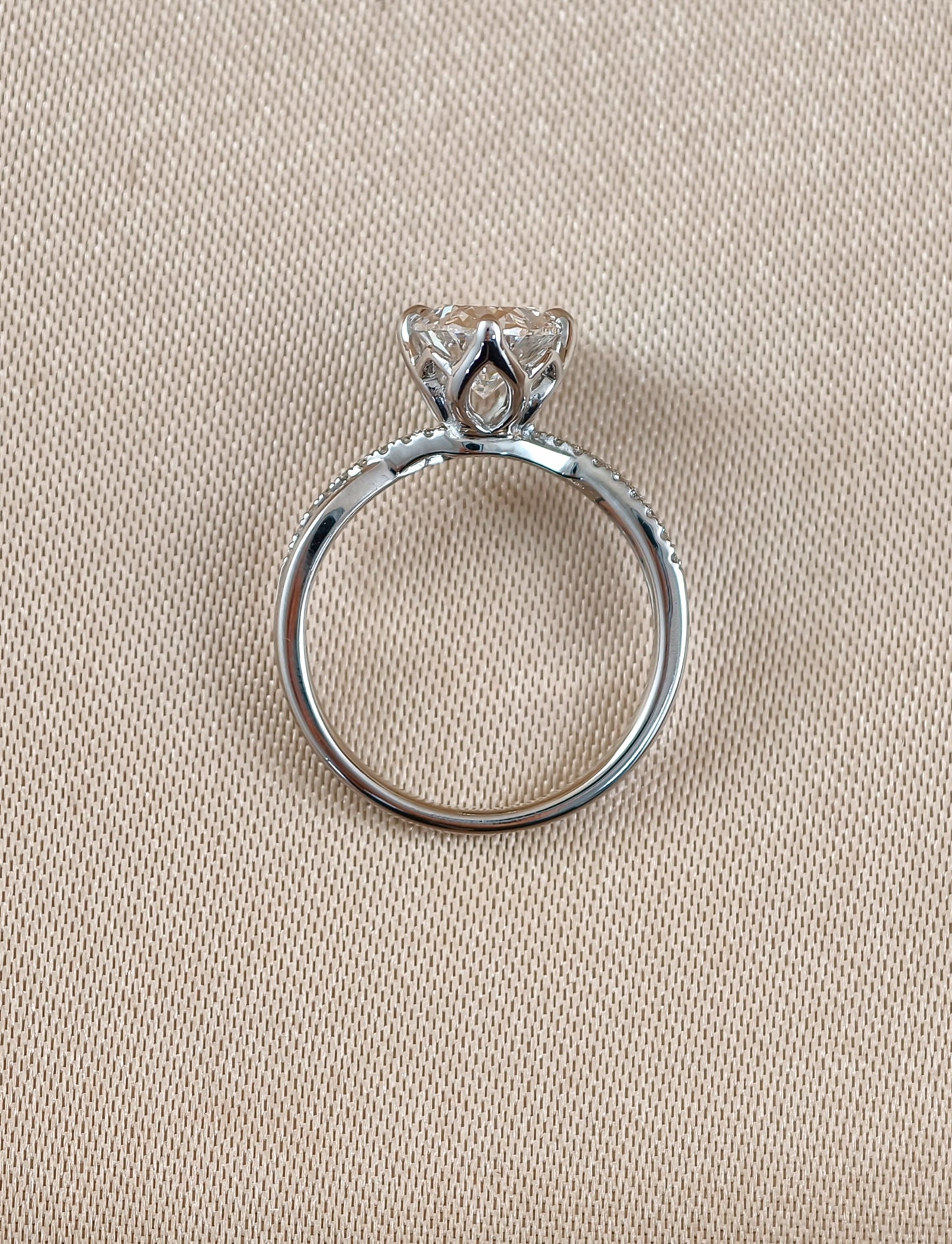 Étoile Fleur Tulip Lab Grown Diamond Engagement Ring| IGI Certified