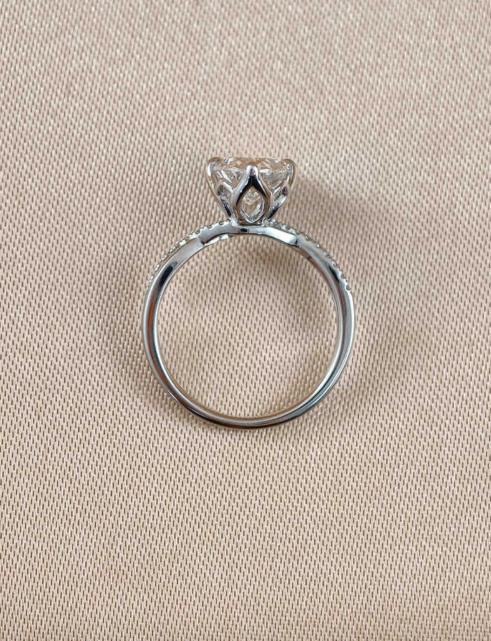 Étoile Fleur Tulip Lab Grown Diamond Engagement Ring| IGI Certified