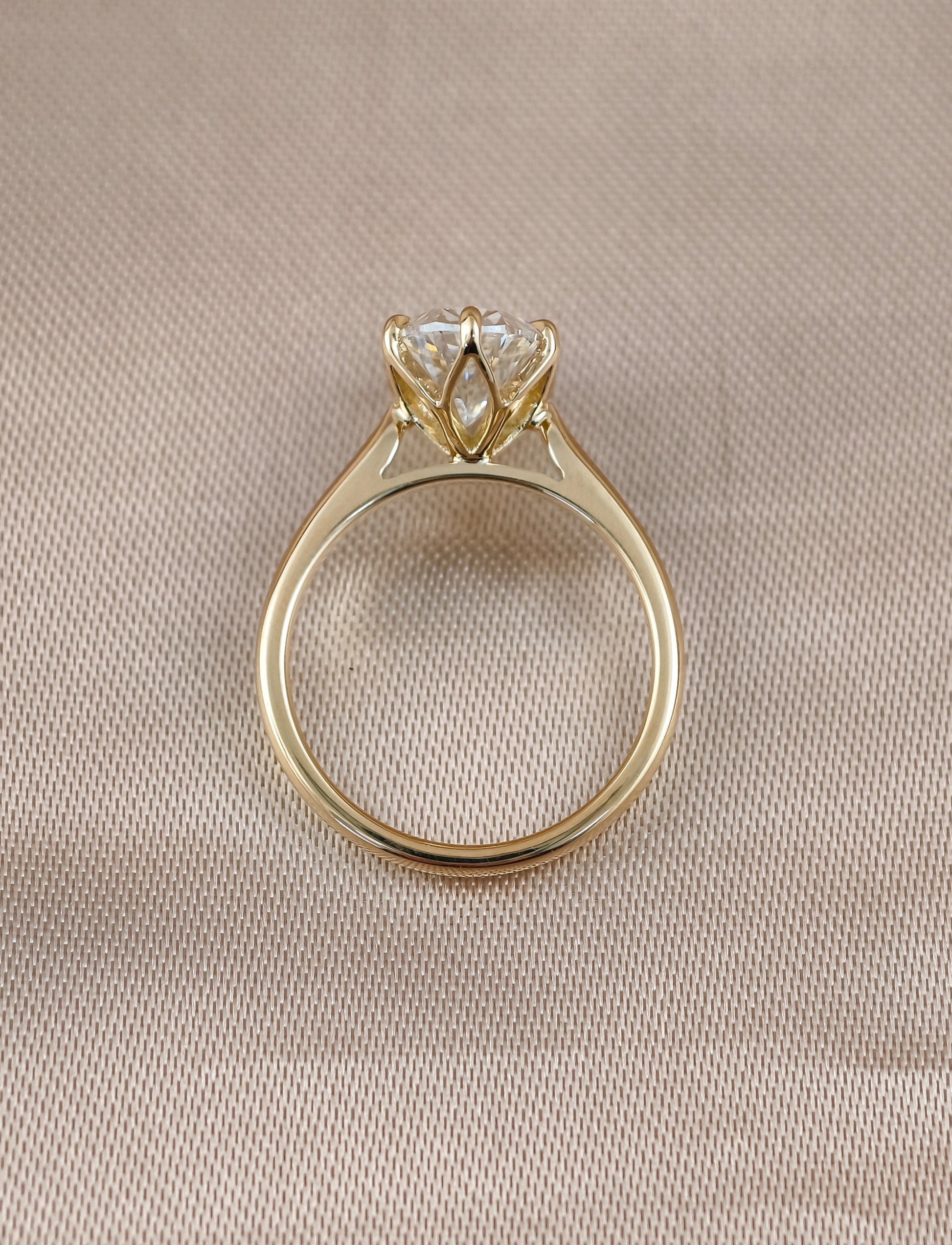 Auréline Tulip Lab Grown Diamond Engagement Ring | Oval Solitaire | IGI Certified | Sphere Diamond Bangkok