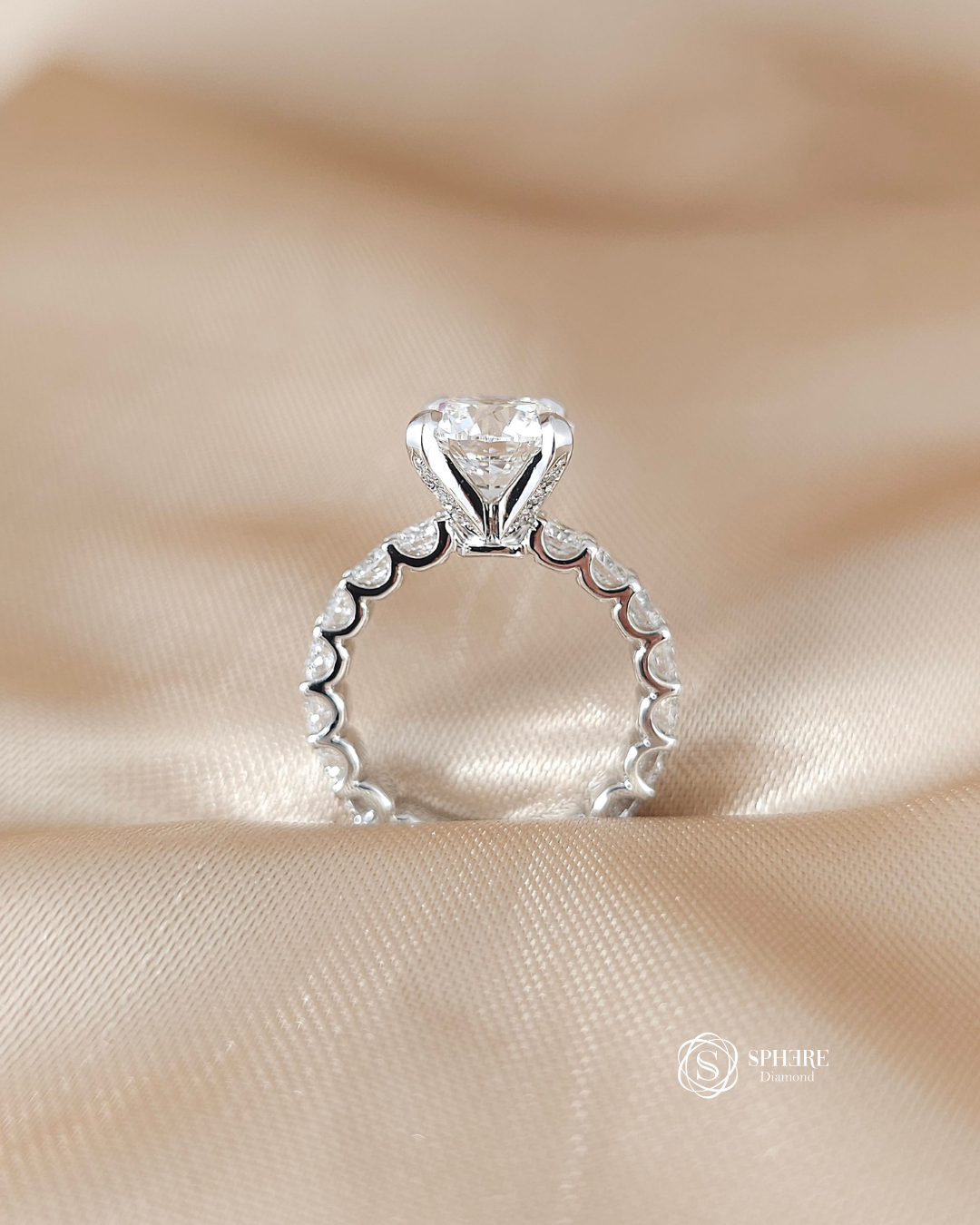 Side profile of Aurora Round Lab Grown Diamond Engagement Ring featuring U Pavé band and IGI Certified center diamond