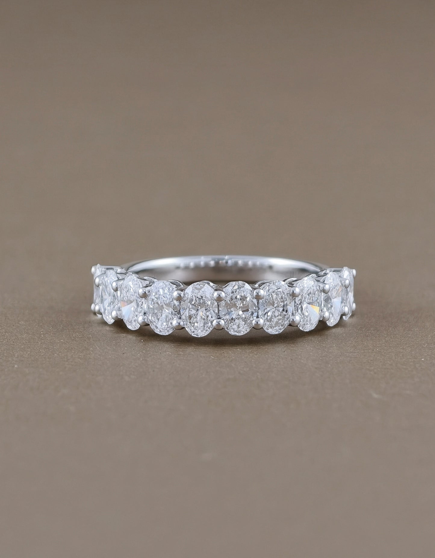 แหวนเพชรแลปทรงรี Half Eternity แบบ Shared Prong | พร้อมใบรับรอง IGI
