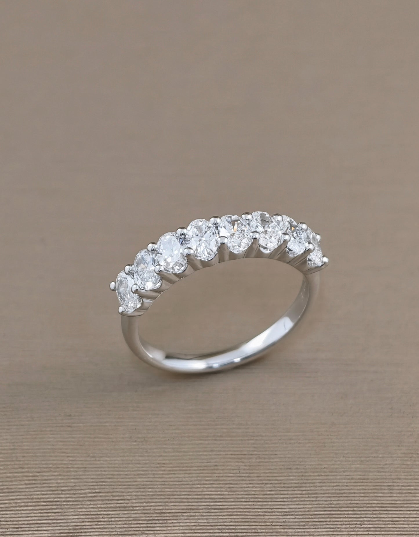 แหวนเพชรแลปทรงรี Half Eternity แบบ Shared Prong | พร้อมใบรับรอง IGI