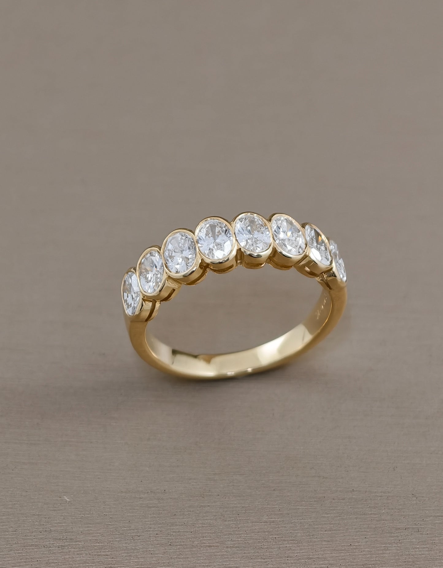 แหวนเพชรแลปทรงรี Half Eternity Bezel | Lab Grown Diamond พร้อมใบรับรอง IGI